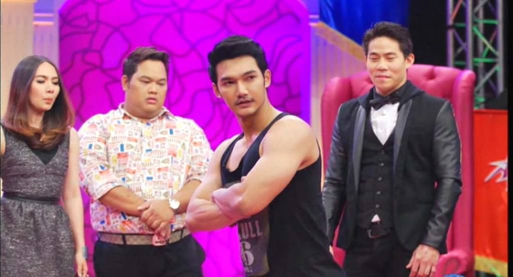 ถอดเสื้ออกคงแชบ จ๊าดๆ