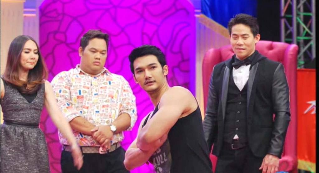 ถอดเสื้ออกคงแชบ จ๊าดๆ
