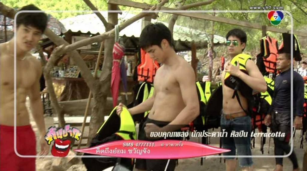 ตากล้องเอย ช่วยชูม ช่วยสไลค์ ช่วยจับภาพตอนหนุ่มๆถอดเสื้อคนๆแด่ได้บ่อ