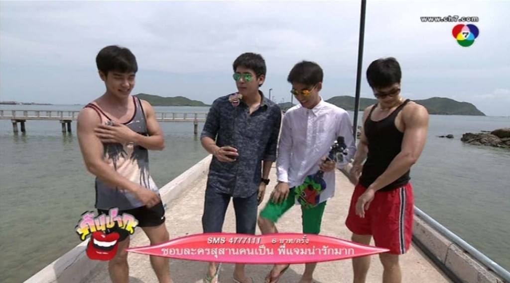 ตากล้องเอย ช่วยชูม ช่วยสไลค์ ช่วยจับภาพตอนหนุ่มๆถอดเสื้อคนๆแด่ได้บ่อ