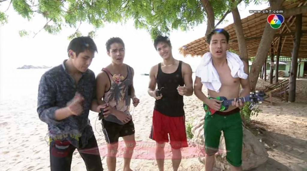 ตากล้องเอย ช่วยชูม ช่วยสไลค์ ช่วยจับภาพตอนหนุ่มๆถอดเสื้อคนๆแด่ได้บ่อ