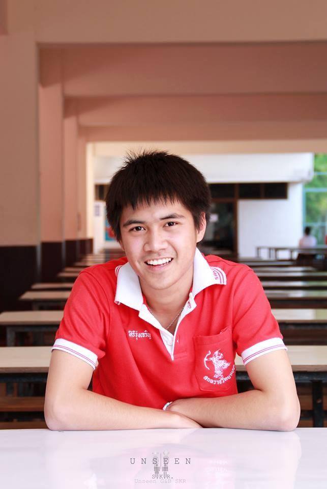 นักเรียนชายม.ปลาย สกลราช