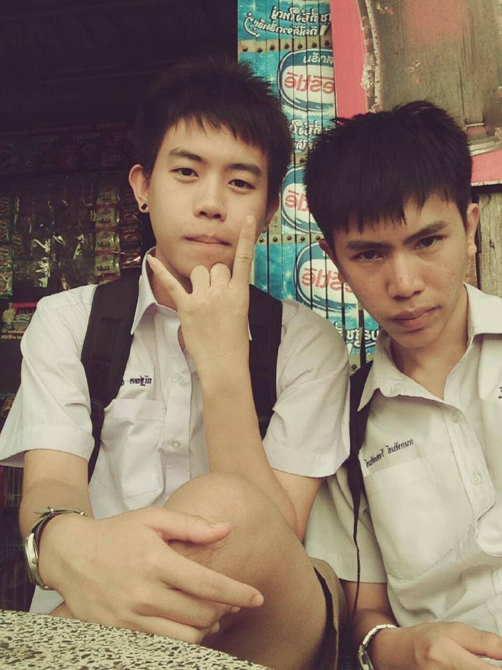 นักเรียนชายม.ปลาย สกลราช