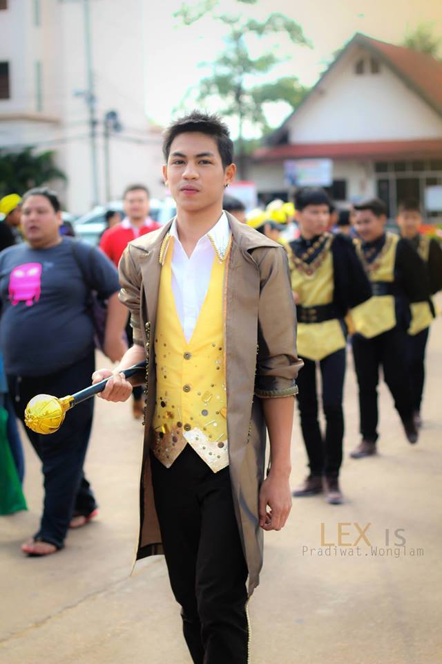นักเรียนชายม.ปลาย สกลราช