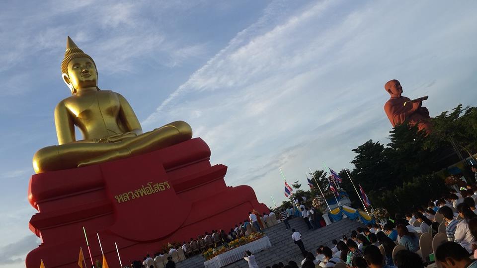 หลวงพ่อโสธรกับหลวงพ่อโตองค์ใหญ่