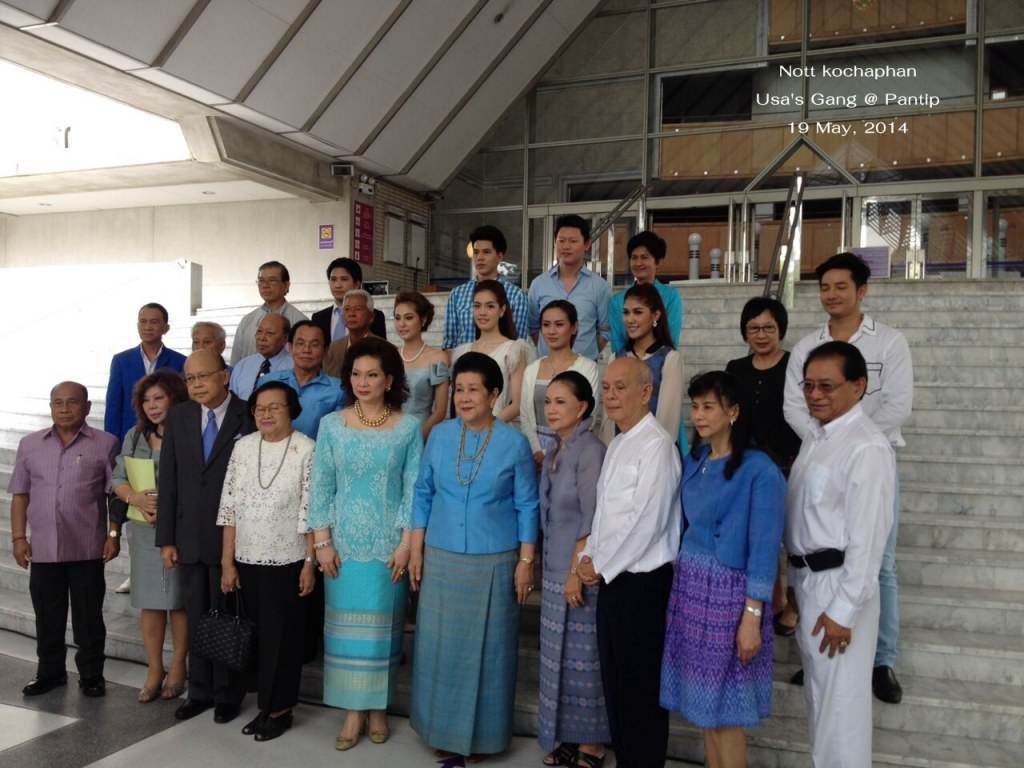 ขวัญ อุษามณี & เกรซ กาญจน์เกล้า @พิธีบวงสรวง ละครเวที เฉลิมพระเกียรติ์พระราชินี เรื่อง "ในสวนฝัน"