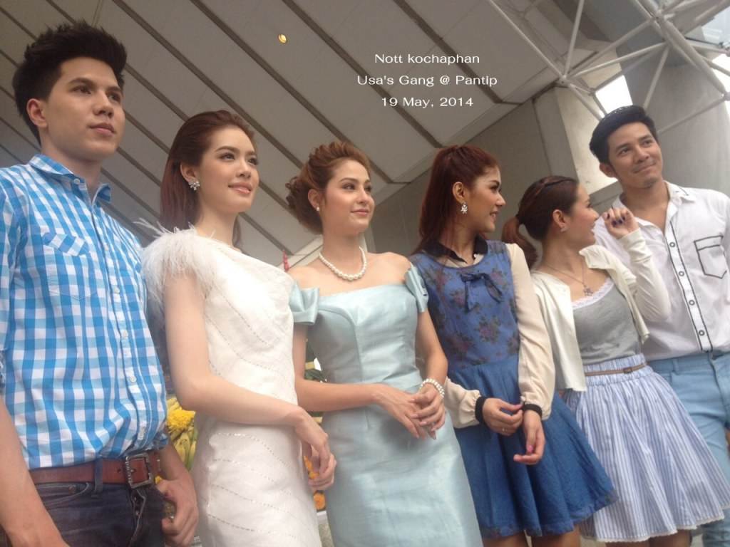 ขวัญ อุษามณี & เกรซ กาญจน์เกล้า @พิธีบวงสรวง ละครเวที เฉลิมพระเกียรติ์พระราชินี เรื่อง "ในสวนฝัน"
