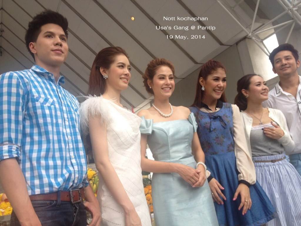 ขวัญ อุษามณี & เกรซ กาญจน์เกล้า @พิธีบวงสรวง ละครเวที เฉลิมพระเกียรติ์พระราชินี เรื่อง "ในสวนฝัน"
