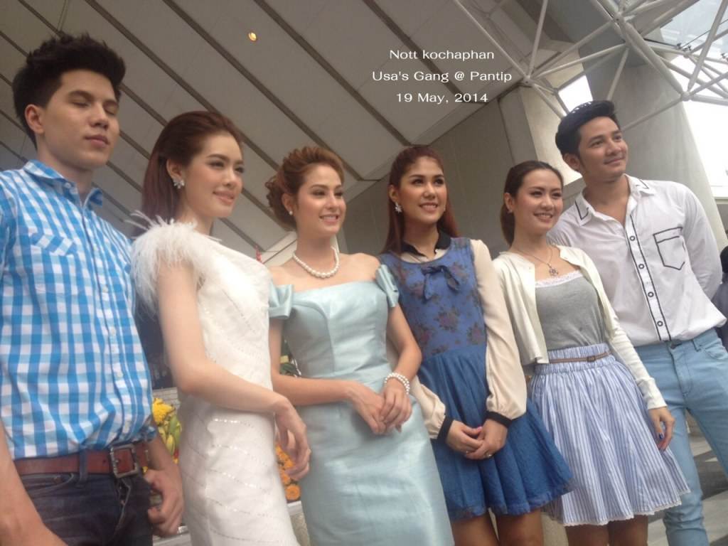 ขวัญ อุษามณี & เกรซ กาญจน์เกล้า @พิธีบวงสรวง ละครเวที เฉลิมพระเกียรติ์พระราชินี เรื่อง "ในสวนฝัน"