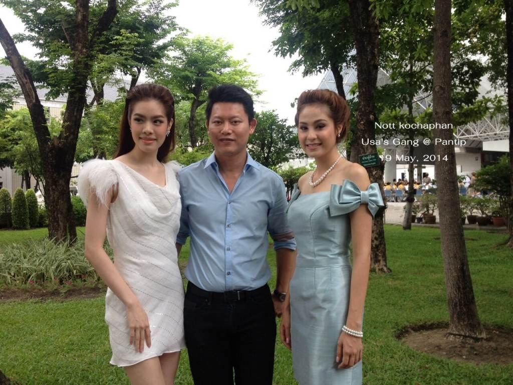 ขวัญ อุษามณี & เกรซ กาญจน์เกล้า @พิธีบวงสรวง ละครเวที เฉลิมพระเกียรติ์พระราชินี เรื่อง "ในสวนฝัน"