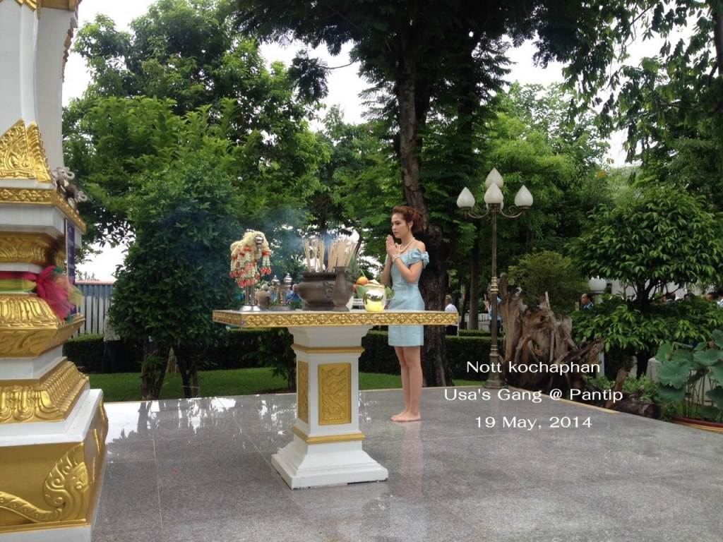 ขวัญ อุษามณี & เกรซ กาญจน์เกล้า @พิธีบวงสรวง ละครเวที เฉลิมพระเกียรติ์พระราชินี เรื่อง "ในสวนฝัน"