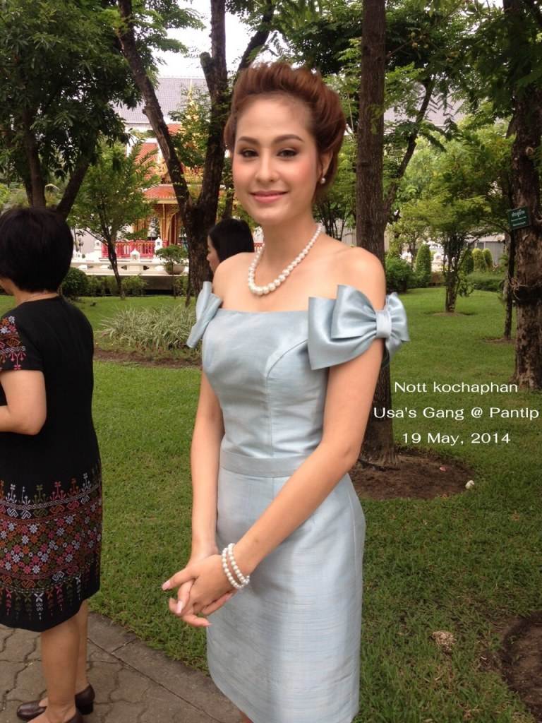 ขวัญ อุษามณี & เกรซ กาญจน์เกล้า @พิธีบวงสรวง ละครเวที เฉลิมพระเกียรติ์พระราชินี เรื่อง "ในสวนฝัน"
