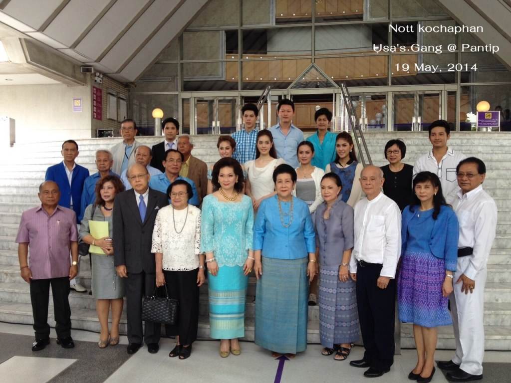ขวัญ อุษามณี & เกรซ กาญจน์เกล้า @พิธีบวงสรวง ละครเวที เฉลิมพระเกียรติ์พระราชินี เรื่อง "ในสวนฝัน"