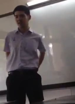 เด็กนักเรียนพวกนี้เขาไปโดนไรมา..???