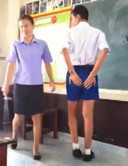 เด็กนักเรียนพวกนี้เขาไปโดนไรมา..???