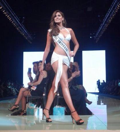 นางงามจักรวาล 2013 Miami & Sherri Hill 2014