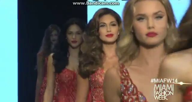 นางงามจักรวาล 2013 Miami & Sherri Hill 2014