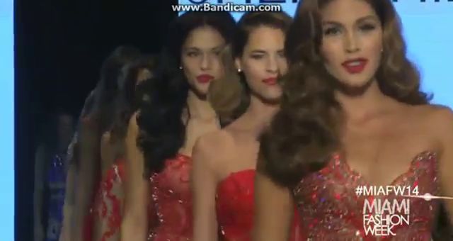นางงามจักรวาล 2013 Miami & Sherri Hill 2014