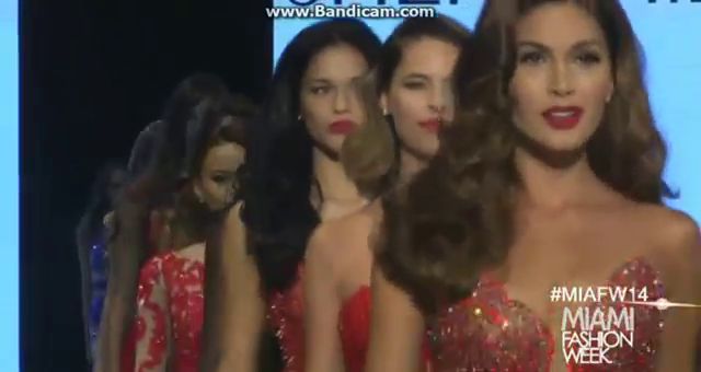 นางงามจักรวาล 2013 Miami & Sherri Hill 2014