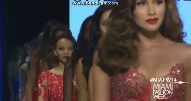 นางงามจักรวาล 2013 Miami & Sherri Hill 2014