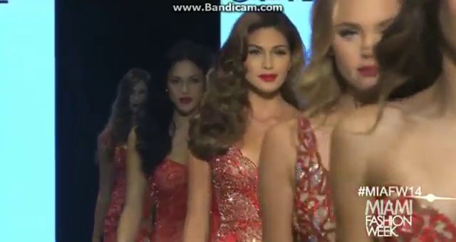 นางงามจักรวาล 2013 Miami & Sherri Hill 2014