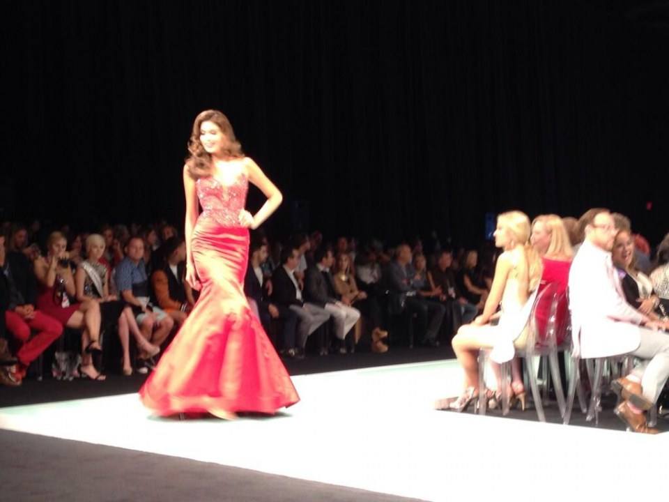 นางงามจักรวาล 2013 Miami & Sherri Hill 2014