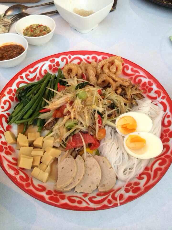 ส้มตำถาด