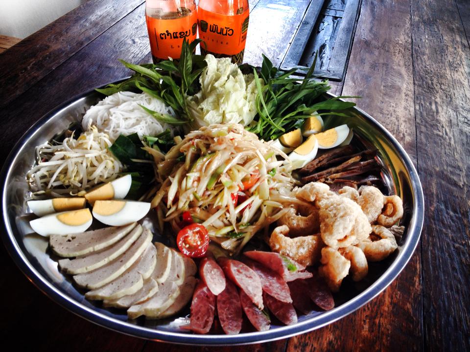 ส้มตำถาด