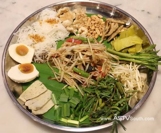 ส้มตำถาด