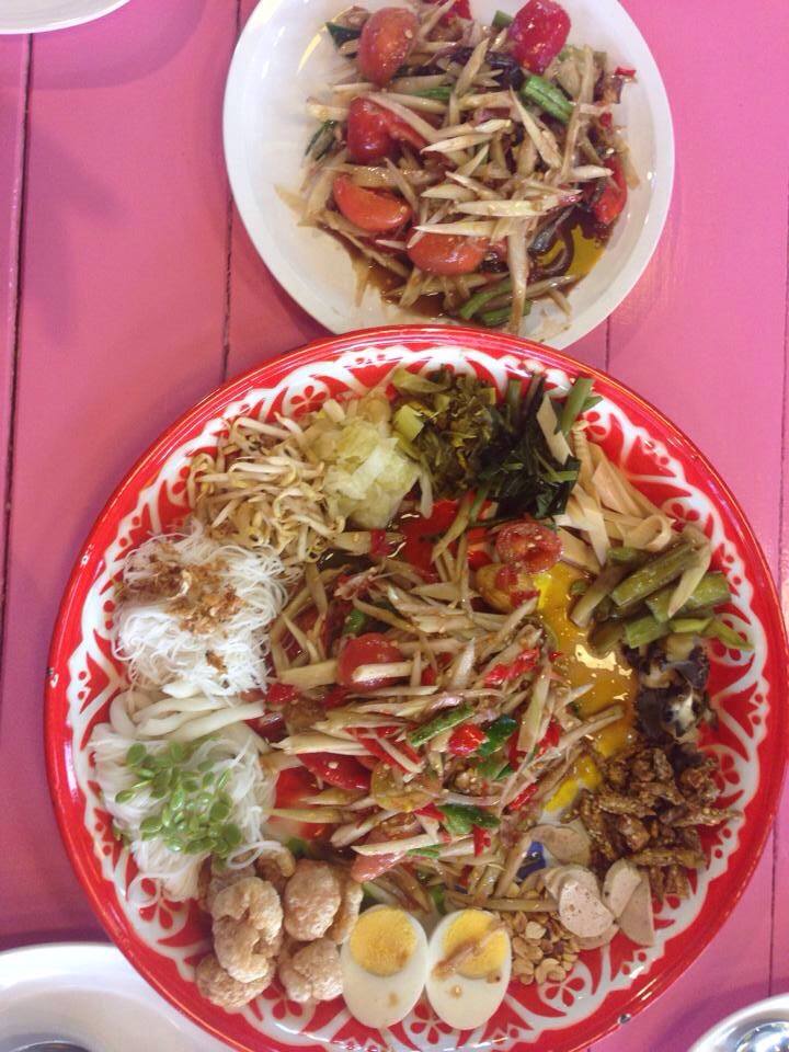 ส้มตำถาด