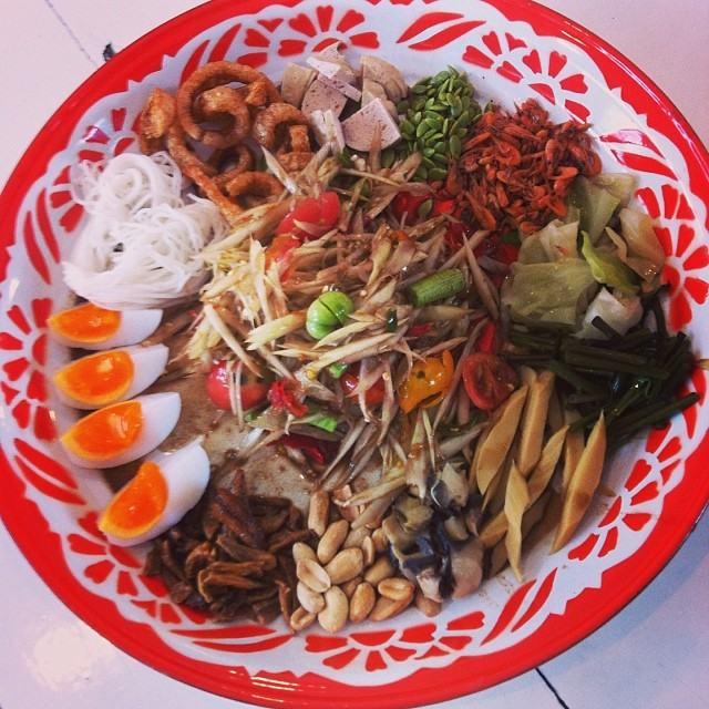 ส้มตำถาด