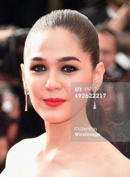 สวยสะพรืงสู้แสงแฟต!! ชมพู่ อารยา อวดโฉมเดินพรมแดงเมืองคานส์ Chompoo Araya in cannes film festival 2014