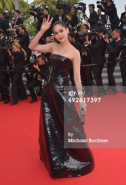 สวยสะพรืงสู้แสงแฟต!! ชมพู่ อารยา อวดโฉมเดินพรมแดงเมืองคานส์ Chompoo Araya in cannes film festival 2014