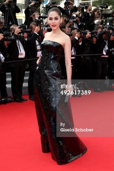 สวยสะพรืงสู้แสงแฟต!! ชมพู่ อารยา อวดโฉมเดินพรมแดงเมืองคานส์ Chompoo Araya in cannes film festival 2014