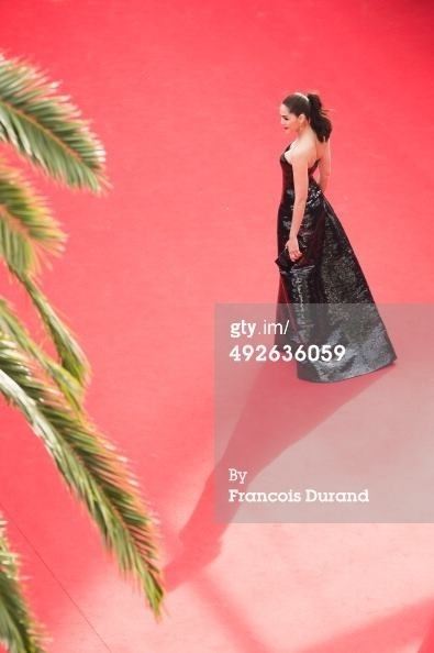 สวยสะพรืงสู้แสงแฟต!! ชมพู่ อารยา อวดโฉมเดินพรมแดงเมืองคานส์ Chompoo Araya in cannes film festival 2014