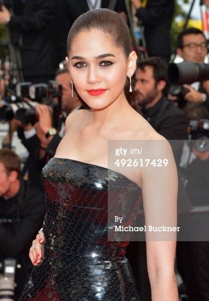 สวยสะพรืงสู้แสงแฟต!! ชมพู่ อารยา อวดโฉมเดินพรมแดงเมืองคานส์ Chompoo Araya in cannes film festival 2014