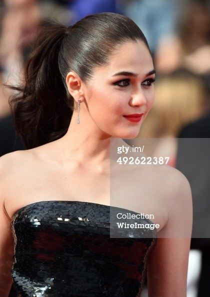 สวยสะพรืงสู้แสงแฟต!! ชมพู่ อารยา อวดโฉมเดินพรมแดงเมืองคานส์ Chompoo Araya in cannes film festival 2014