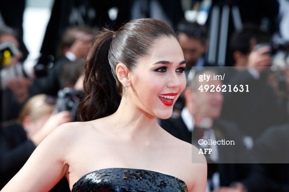 สวยสะพรืงสู้แสงแฟต!! ชมพู่ อารยา อวดโฉมเดินพรมแดงเมืองคานส์ Chompoo Araya in cannes film festival 2014