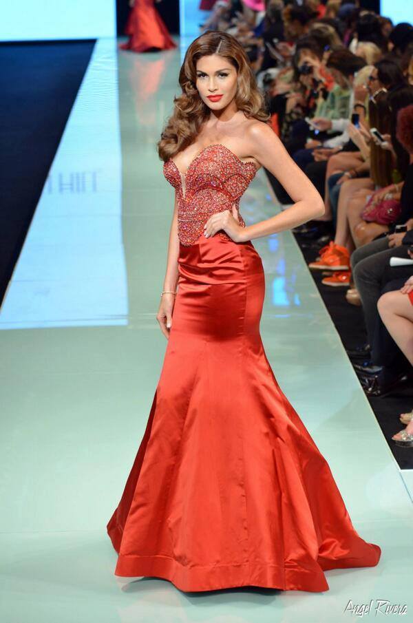 นางงามจักรวาล 2013 สวยนางพญาสง่าเหนือระดับ