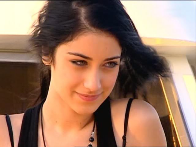 Hazal Kaya นักแสดงหญิงชาวตุรกี