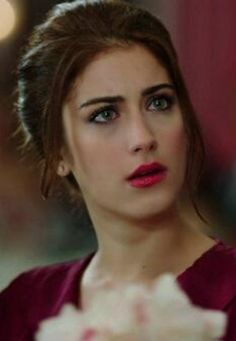 Hazal Kaya นักแสดงหญิงชาวตุรกี