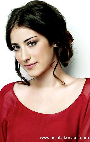 Hazal Kaya นักแสดงหญิงชาวตุรกี