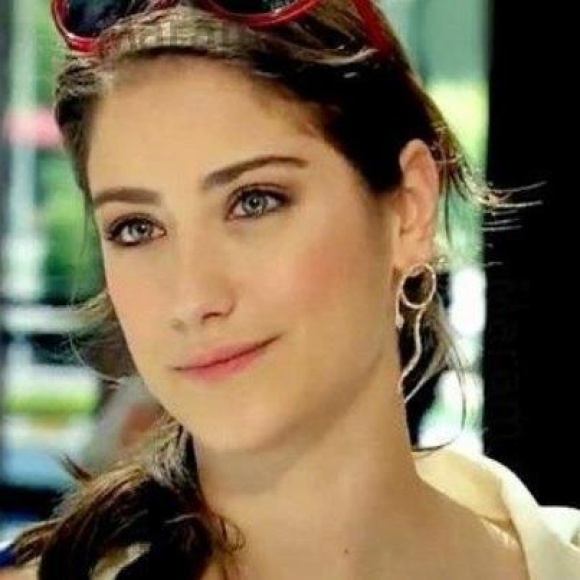 Hazal Kaya นักแสดงหญิงชาวตุรกี