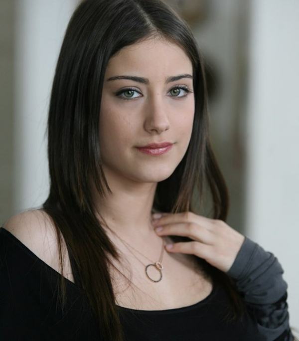 Hazal Kaya นักแสดงหญิงชาวตุรกี