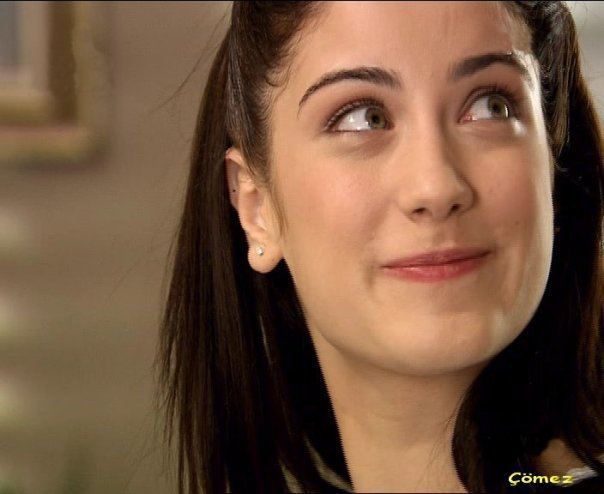Hazal Kaya นักแสดงหญิงชาวตุรกี