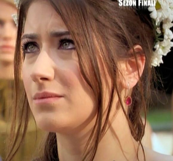 Hazal Kaya นักแสดงหญิงชาวตุรกี