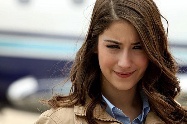 Hazal Kaya นักแสดงหญิงชาวตุรกี