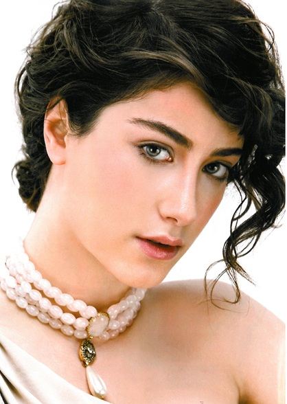 Hazal Kaya นักแสดงหญิงชาวตุรกี