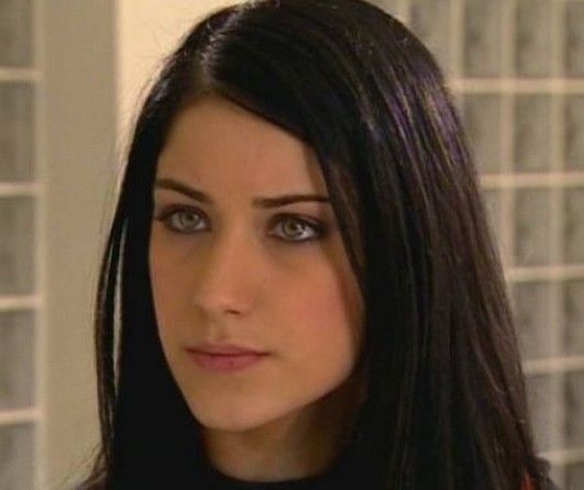 Hazal Kaya นักแสดงหญิงชาวตุรกี