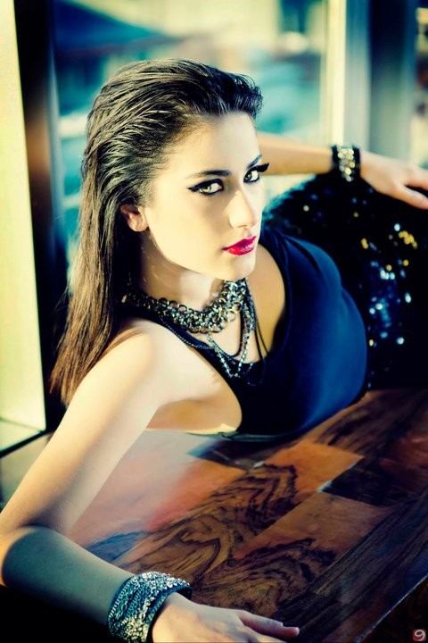 Hazal Kaya นักแสดงหญิงชาวตุรกี